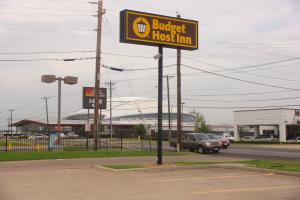 Budget Host Inn Parking